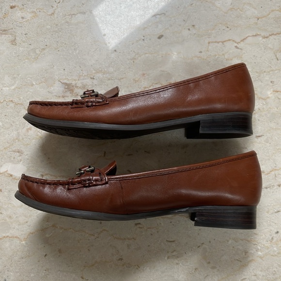 Etienne Aigner Size 8 women’s brown loafers - Picture 3 of 5